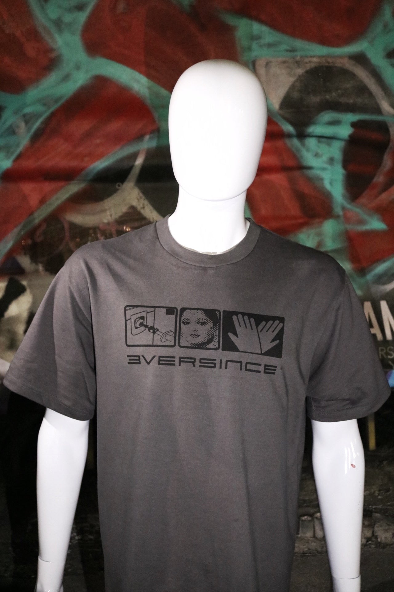 3versince logo T-shirt