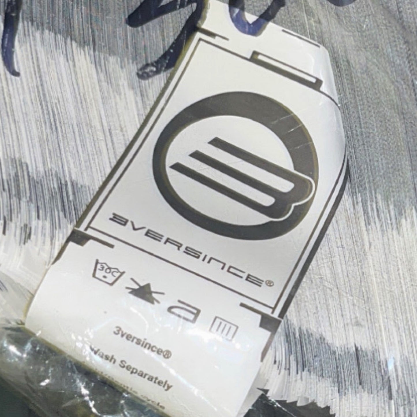 3versince logo T-shirt